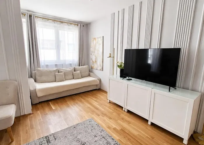 1br Balcony Near U1 Metro And Donau Zentrum Apartment